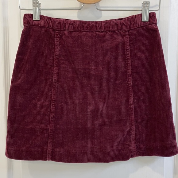 Brandy Melville burgundy miniskirt size small - Picture 2 of 3